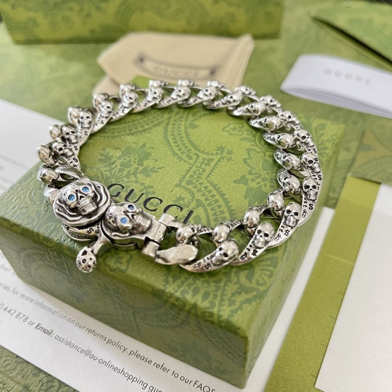 G*u*i bracelets